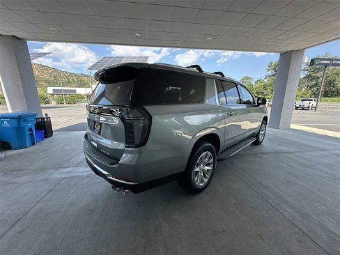 New 2025 Chevrolet Suburban Premier image 8