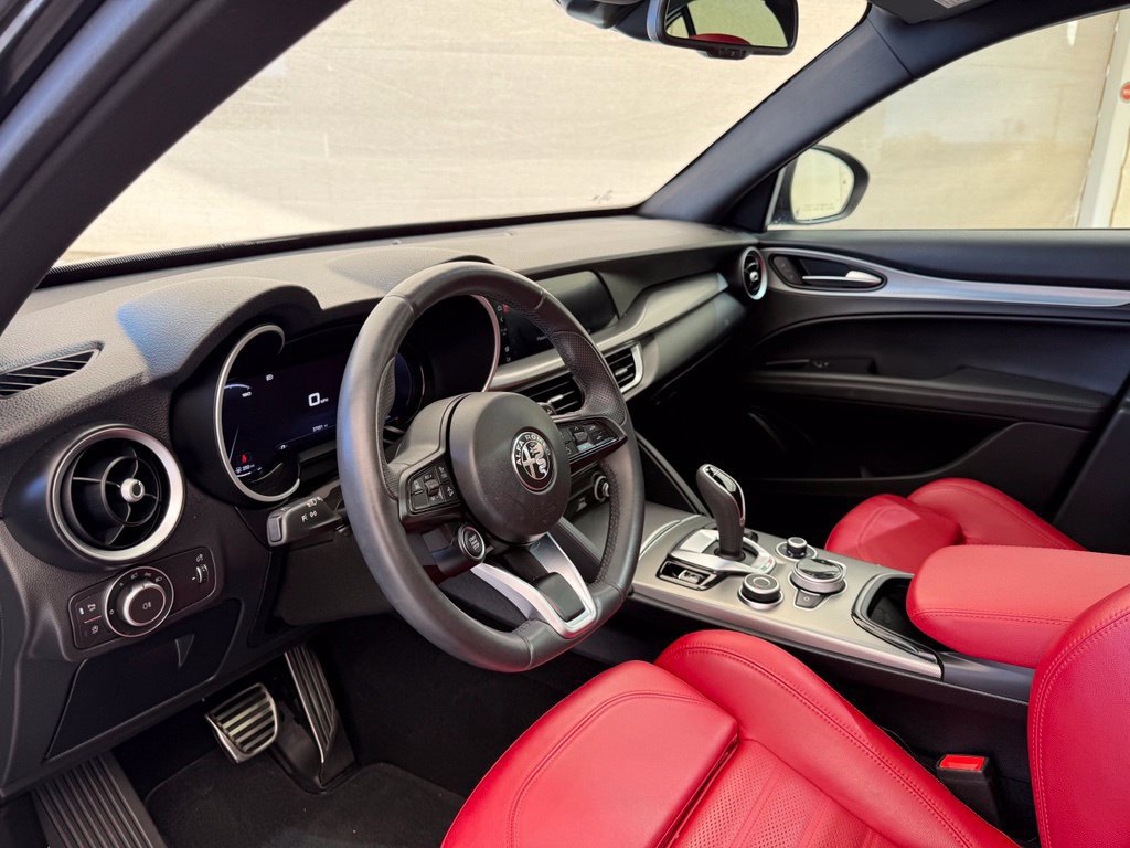 Used 2024 Alfa Romeo Stelvio Ti w/ Performance Driving Package AWD/4WD image 15