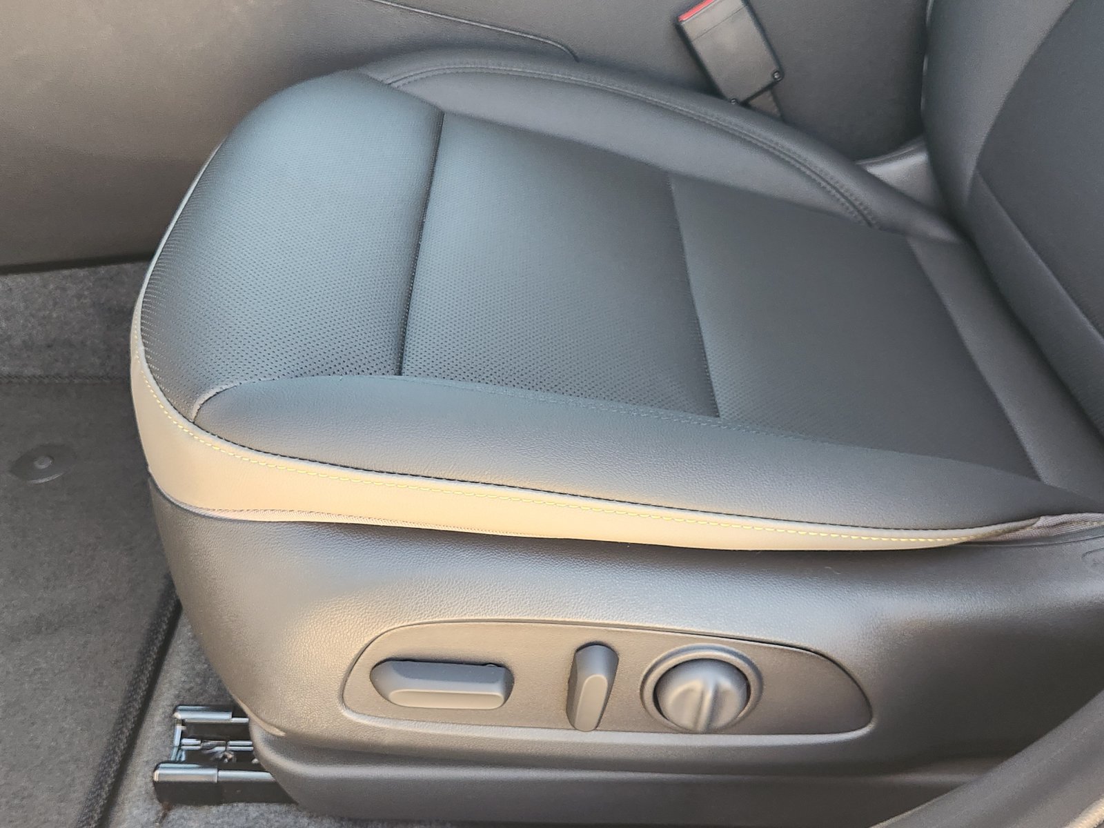 New 2026 Chevrolet Trax ACTIV w/ Sunroof Package FWD image 23