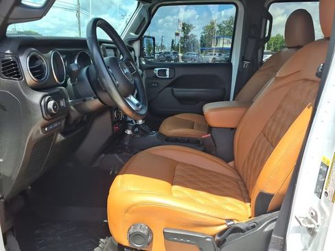 Used 2023 Jeep Wrangler Unlimited Rubicon 4xe w/ Cold Weather Group AWD/4WD image 3