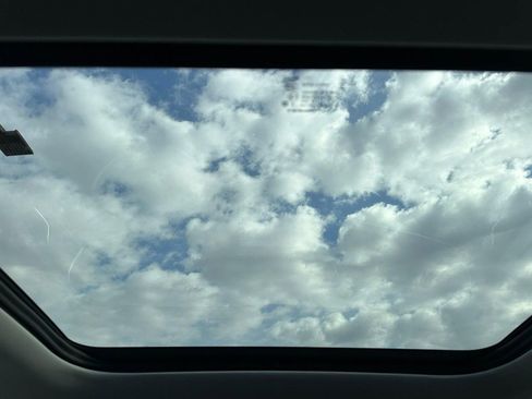 Used 2024 Jeep Grand Cherokee Limited image 12