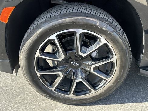 Certified 2024 Chevrolet Suburban RST w/ Luxury Package image 33