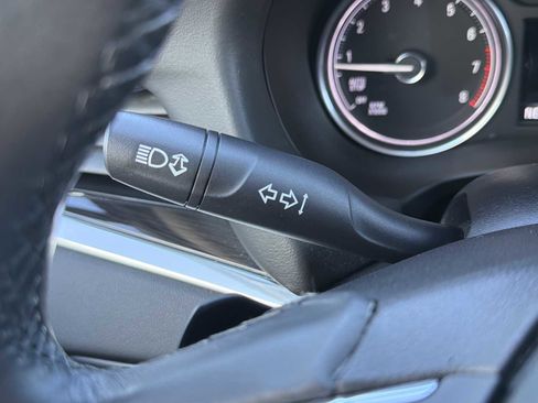 Used 2018 Buick Enclave Essence image 17