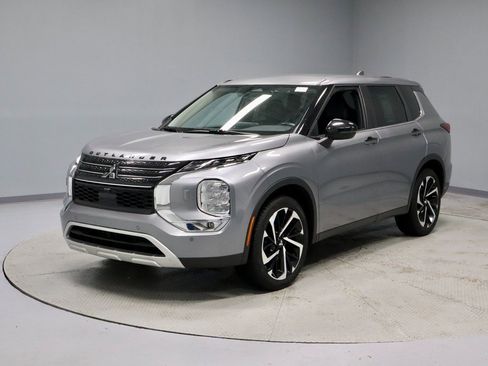 Used 2022 Mitsubishi Outlander SE image 7