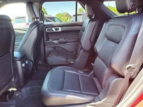 Used 2020 Ford Explorer XLT w/ Equipment Group 202A AWD/4WD image 25