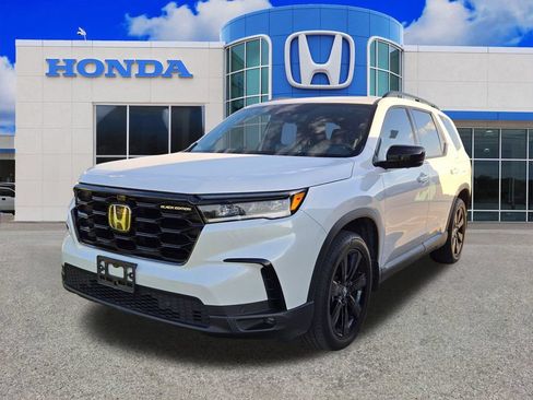 Used 2025 Honda Pilot Black Edition image 5