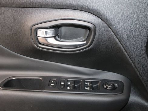 Used 2018 Jeep Renegade Trailhawk AWD/4WD image 23