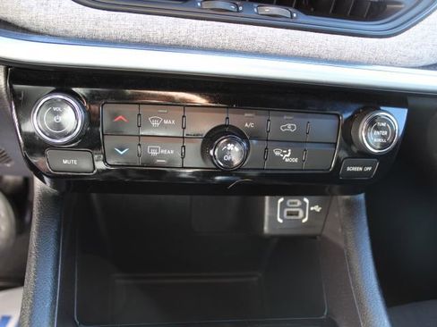 Used 2024 Jeep Compass Sport image 23