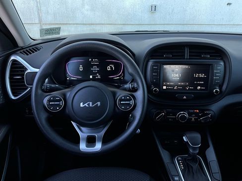 Used 2025 Kia Soul LX w/ LX Technology Package image 12