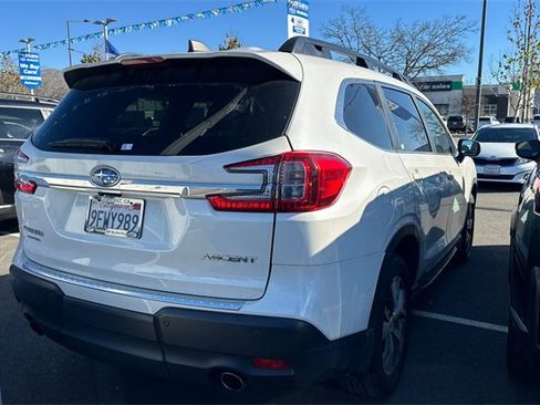 Used 2023 Subaru Ascent Premium w/ Convenience Package image 3