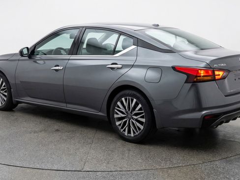 Used 2025 Nissan Altima 2.5 SV image 6