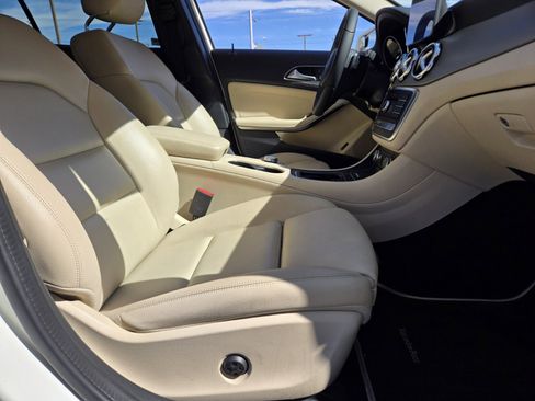Used 2018 Mercedes-Benz GLA 250 4MATIC w/ Premium Package image 13