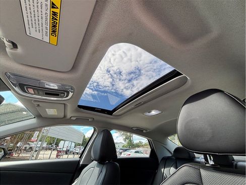 Used 2025 Hyundai Elantra Limited FWD image 38