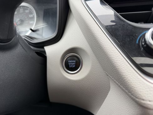 Certified 2022 Toyota Corolla Cross LE image 17