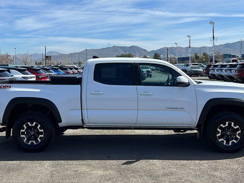 Used 2019 Toyota Tacoma TRD Off-Road AWD/4WD image 4