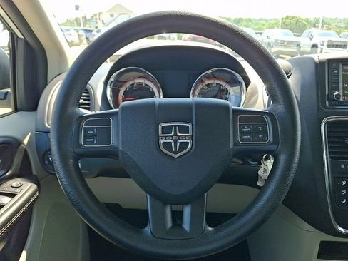 Used 2019 Dodge Grand Caravan SE FWD image 21