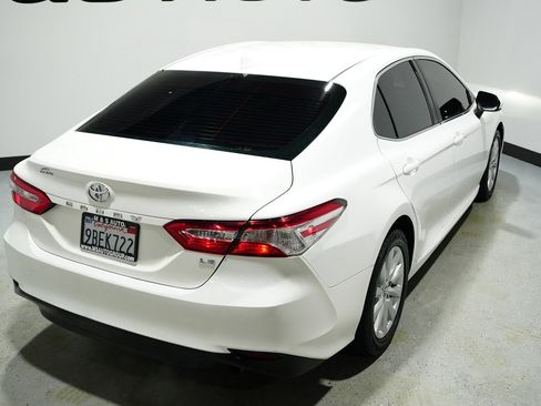 Used 2019 Toyota Camry LE image 7