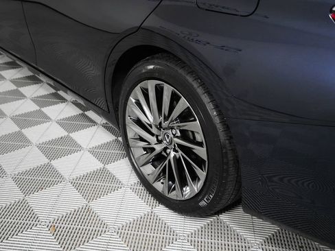 Certified 2025 Lexus ES 300h Ultra Luxury image 7