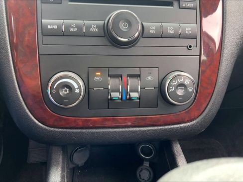 Used 2010 Chevrolet Impala LT FWD image 30