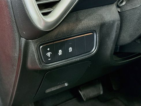 Used 2025 Kia Soul LX w/ LX Technology Package FWD image 17