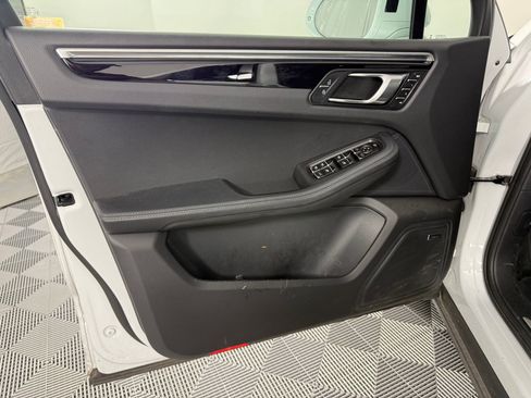 Certified 2023 Porsche Macan S image 14