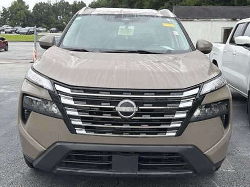 Used 2024 Nissan Rogue SV w/ SV Premium Package FWD image 2