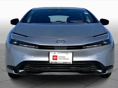 Used 2025 Toyota Prius LE image 4