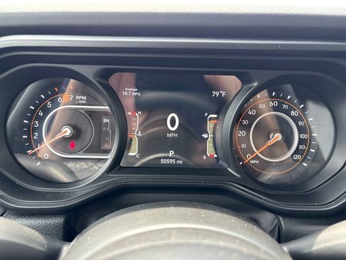 Used 2025 Jeep Wrangler Unlimited Rubicon AWD/4WD image 27