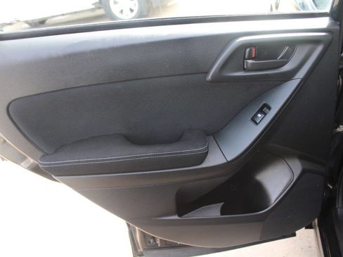 Used 2014 Subaru Forester 2.5i image 16