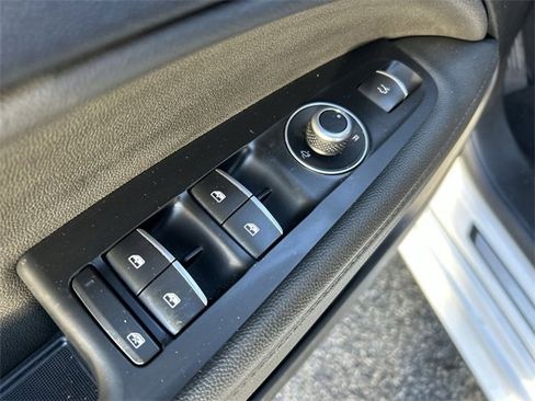 Used 2023 Alfa Romeo Stelvio Veloce image 16