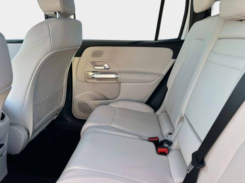 Used 2025 Mercedes-Benz GLB 250 image 14