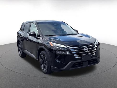 Used 2025 Nissan Rogue SV AWD/4WD image 2