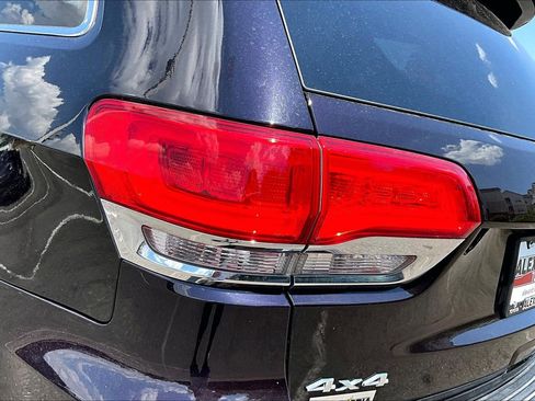 Used 2018 Jeep Grand Cherokee Limited AWD/4WD image 28