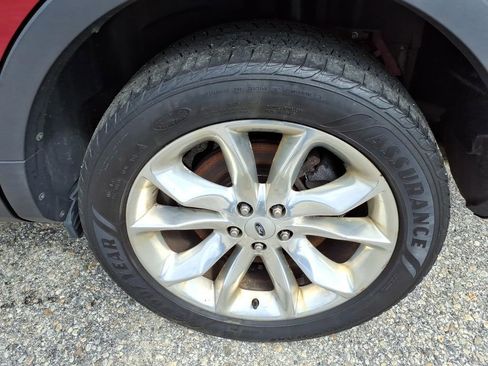 Used 2014 Ford Explorer XLT w/ Equipment Group 202A AWD/4WD image 13