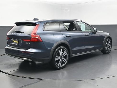 Used 2023 Volvo V60 B5 Cross Country Plus w/ Climate Package AWD/4WD image 5