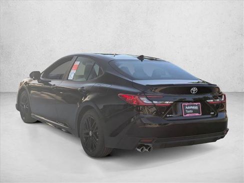Used 2026 Toyota Camry SE w/ Convenience Package FWD image 8