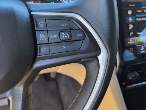 Certified 2021 Jeep Grand Cherokee L Limited image 22