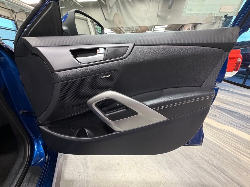 Used 2016 Hyundai Veloster Turbo FWD image 39