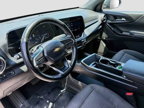 Used 2025 Chevrolet Equinox LT w/ Safety and Technology Package FWD image 9