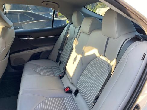 Used 2023 Toyota Camry SE FWD image 9