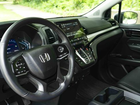 Used 2023 Honda Odyssey Touring image 16