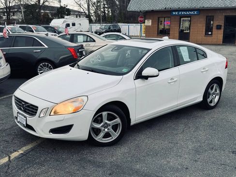 Used 2012 Volvo S60 T5 w/ Multimedia Pkg FWD image 2