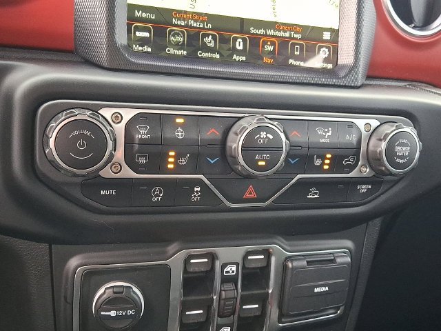 Used 2023 Jeep Gladiator Rubicon w/ Dual Top Group AWD/4WD image 16