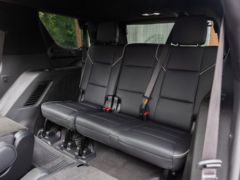 Used 2023 Cadillac Escalade Premium Luxury image 31