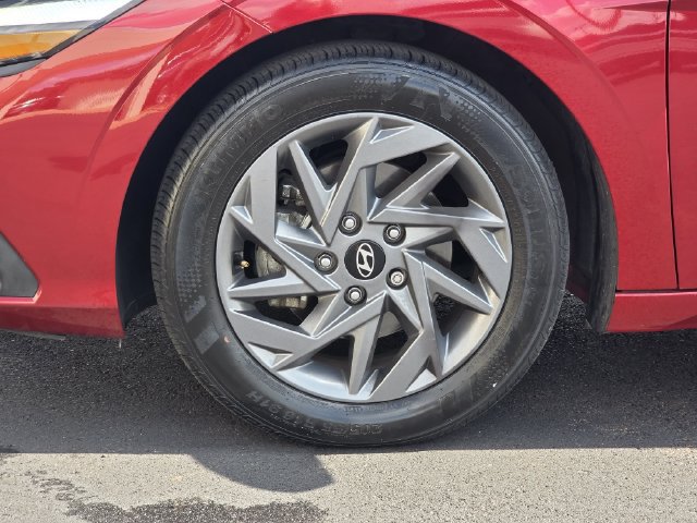 Used 2024 Hyundai Elantra SEL FWD image 31