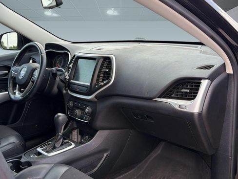 Used 2018 Jeep Cherokee Latitude Plus FWD image 28