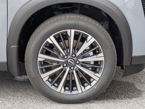 New 2026 Nissan Pathfinder Platinum image 12