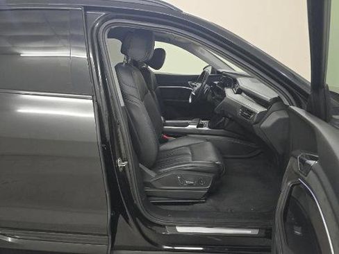 Used 2021 Audi e-tron Prestige w/ Prestige Package image 19