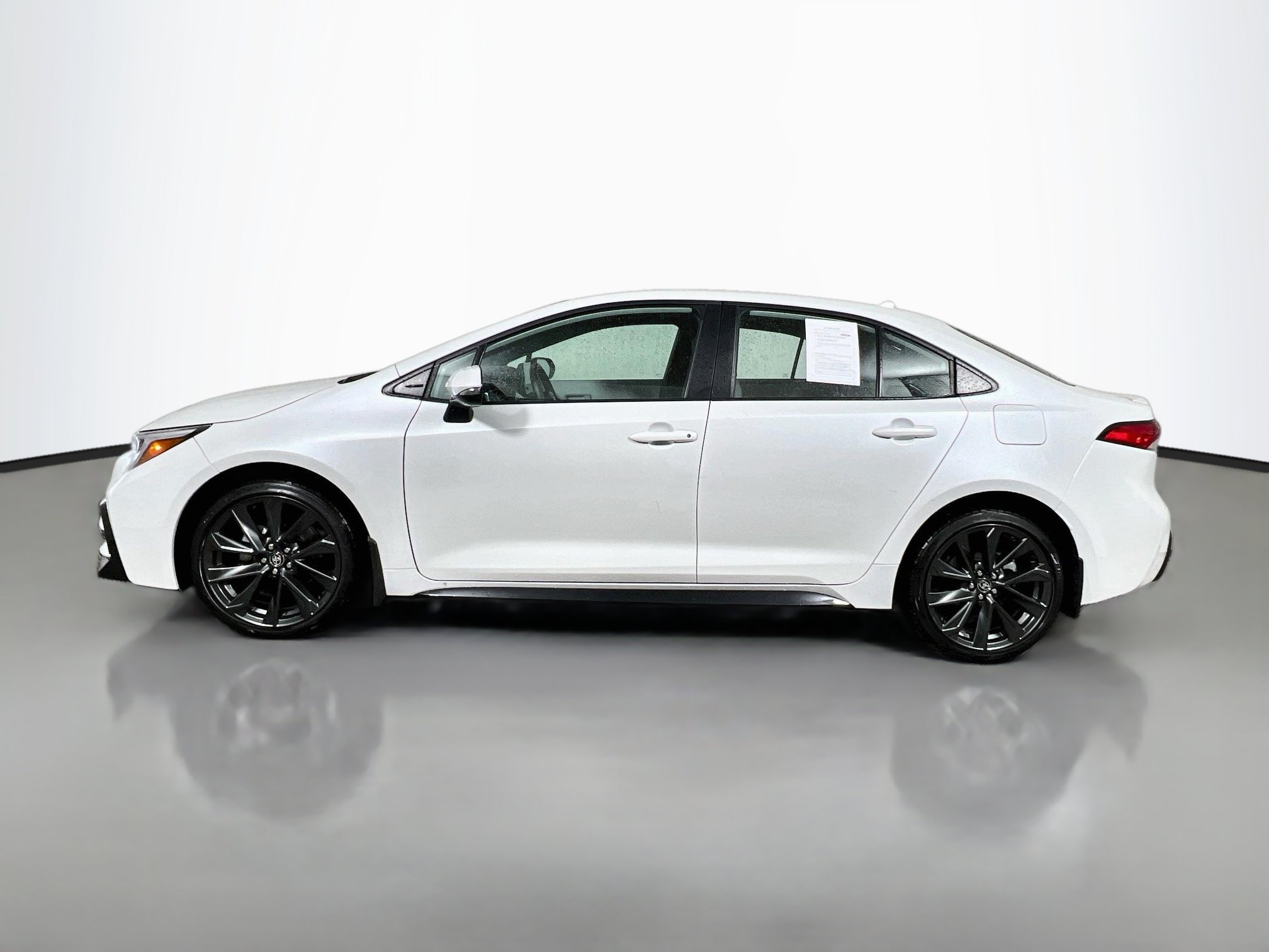 Used 2024 Toyota Corolla SE FWD image 9