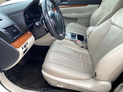 Used 2013 Subaru Outback 2.5i Limited w/ Moonroof Pkg AWD/4WD image 10